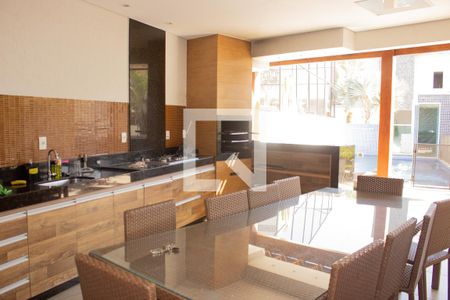 Casa de condomínio à venda com 307m², 4 quartos e 8 vagas Casa de condomínio à venda com 307m², 4 quartos e 8 vagasÁrea comum - Salão de festas