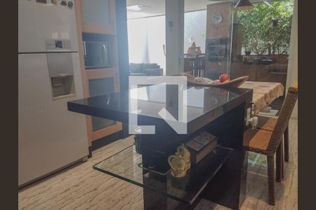 Casa de condomínio à venda com 307m², 4 quartos e 8 vagas Casa de condomínio à venda com 307m², 4 quartos e 8 vagasCozinha