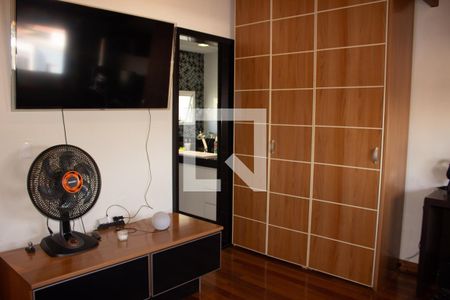 Casa de condomínio à venda com 307m², 4 quartos e 8 vagas Casa de condomínio à venda com 307m², 4 quartos e 8 vagasSuíte 1