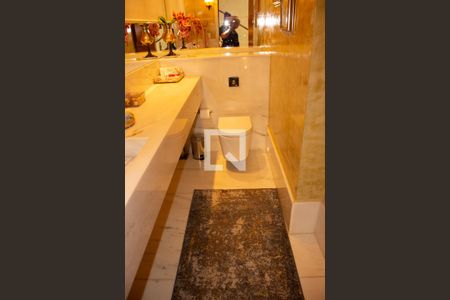 Casa de condomínio à venda com 307m², 4 quartos e 8 vagas Casa de condomínio à venda com 307m², 4 quartos e 8 vagasBanheiro 1