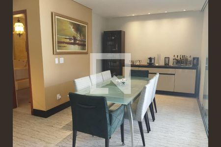 Casa de condomínio à venda com 307m², 4 quartos e 8 vagas Casa de condomínio à venda com 307m², 4 quartos e 8 vagasSala de Jantar