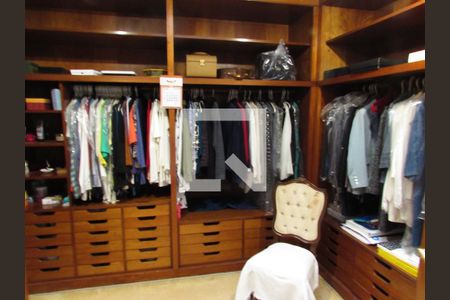 Casa para alugar com 962m², 7 quartos e 10 vagasCloset da suíte 3