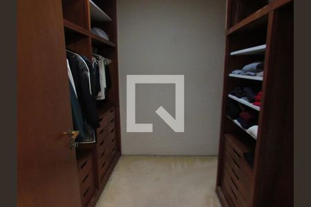 Casa para alugar com 962m², 7 quartos e 10 vagasCloset da suíte 2