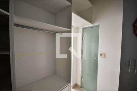 Apartamento para alugar com 89m², 2 quartos e 1 vaga Apartamento para alugar com 89m², 2 quartos e 1 vagaCloset da suíte