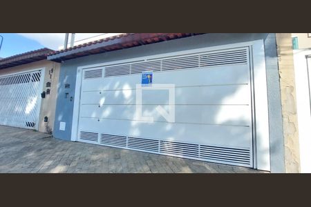 Casa para alugar com 81m², 2 quartos e 2 vagas Casa para alugar com 81m², 2 quartos e 2 vagasFachada