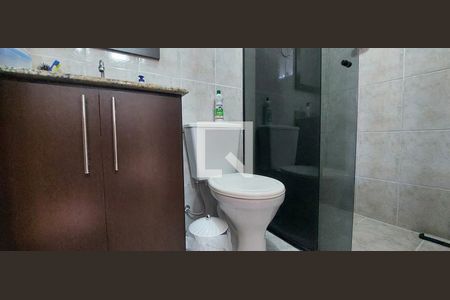 Casa para alugar com 81m², 2 quartos e 2 vagas Casa para alugar com 81m², 2 quartos e 2 vagasBanheiro Quarto 1 suíte