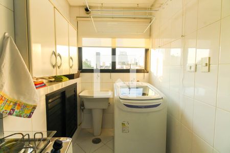 Apartamento à venda com 70m², 3 quartos e 2 vagas Apartamento à venda com 70m², 3 quartos e 2 vagasDetalhe da área de serviço