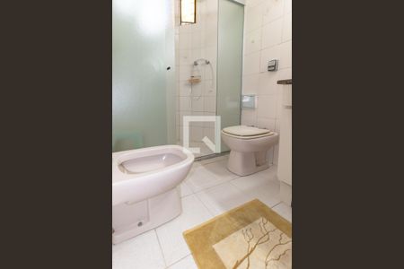 Casa à venda com 440m², 3 quartos e 10 vagasBanheiro do Quarto 1