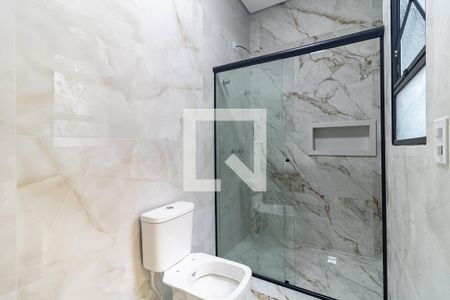 Casa à venda com 100m², 3 quartos e 2 vagas Casa à venda com 100m², 3 quartos e 2 vagasBanheiro da Suíte