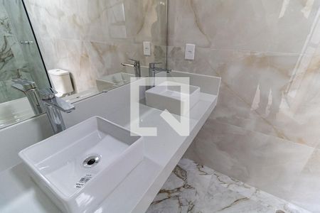 Casa à venda com 100m², 3 quartos e 2 vagas Casa à venda com 100m², 3 quartos e 2 vagasBanheiro da Suíte