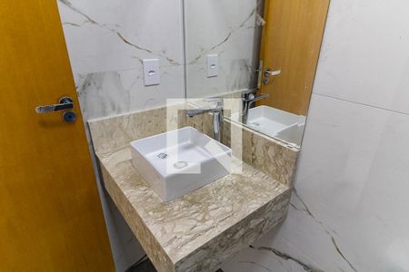 Casa à venda com 100m², 3 quartos e 2 vagas Casa à venda com 100m², 3 quartos e 2 vagasBanheiro Social