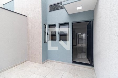 Casa à venda com 100m², 3 quartos e 2 vagas Casa à venda com 100m², 3 quartos e 2 vagasEntrada
