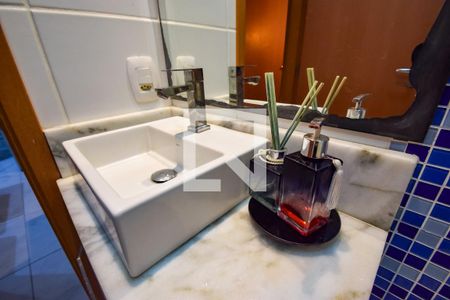 Apartamento à venda com 55m², 2 quartos e 1 vaga Apartamento à venda com 55m², 2 quartos e 1 vagaBanheiro