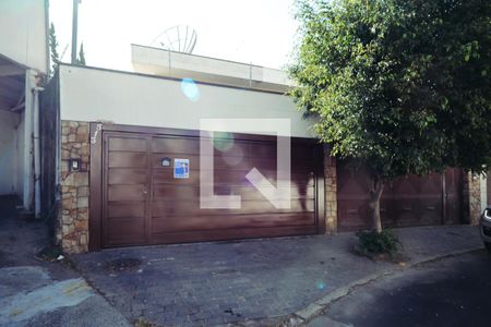 Casa para alugar com 950m², 3 quartos e 2 vagasFachada