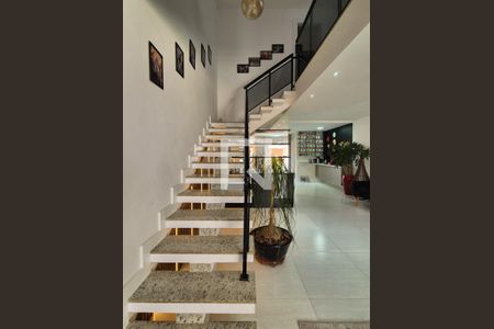 Escada de apartamento à venda com 4 quartos, 520m² em Recreio dos Bandeirantes, Rio de Janeiro