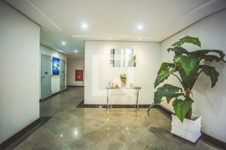 Apartamento à venda com 80m², 2 quartos e 1 vaga Apartamento à venda com 80m², 2 quartos e 1 vagaHall social