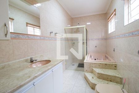 Casa para alugar com 285m², 3 quartos e 3 vagas Casa para alugar com 285m², 3 quartos e 3 vagasBanheiro da Suíte