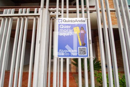 Casa para alugar com 285m², 3 quartos e 3 vagas Casa para alugar com 285m², 3 quartos e 3 vagasFachada