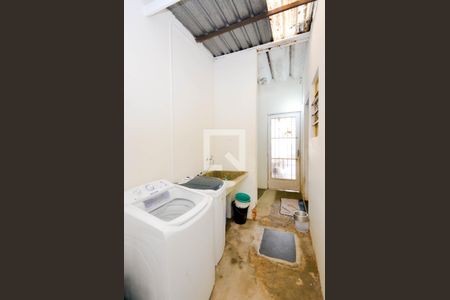 Casa à venda com 69m², 2 quartos e 4 vagas Casa à venda com 69m², 2 quartos e 4 vagasÁrea de Serviço