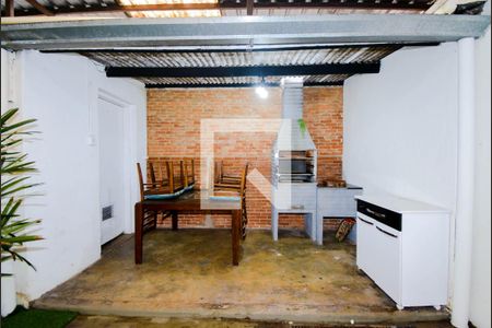 Casa à venda com 69m², 2 quartos e 4 vagas Casa à venda com 69m², 2 quartos e 4 vagasQuintal - Área de Lazer