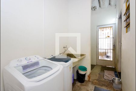 Casa à venda com 69m², 2 quartos e 4 vagas Casa à venda com 69m², 2 quartos e 4 vagasÁrea de Serviço