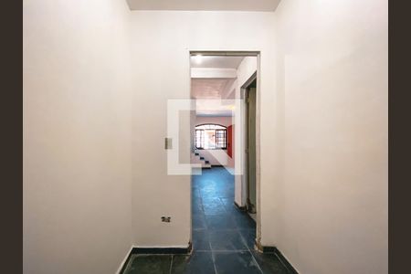 Corredor de casa para alugar com 2 quartos, 75m² em Jardim Raposo Tavares, São Paulo