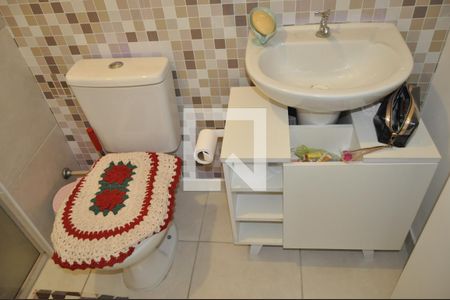 Banheiro de apartamento para alugar com 2 quartos, 49m² em Del Castilho, Rio de Janeiro