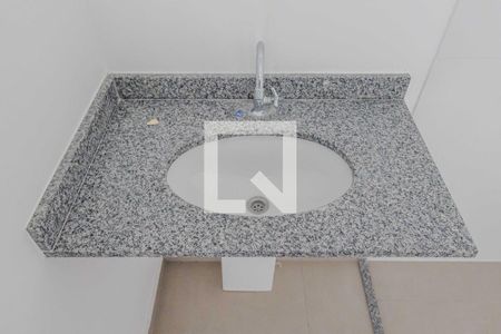 Banheiro de apartamento para alugar com 1 quarto, 27m² em Pinheiros, São Paulo