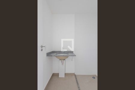 Banheiro de apartamento para alugar com 1 quarto, 27m² em Pinheiros, São Paulo