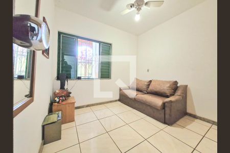 Casa à venda com 183m², 4 quartos e 4 vagas Casa à venda com 183m², 4 quartos e 4 vagasQuarto 1