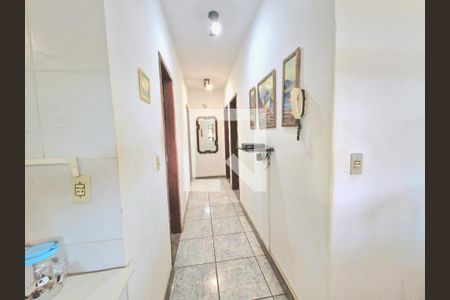 Casa à venda com 183m², 4 quartos e 4 vagas Casa à venda com 183m², 4 quartos e 4 vagasCorredor