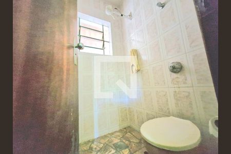 Casa à venda com 183m², 4 quartos e 4 vagas Casa à venda com 183m², 4 quartos e 4 vagasBanheiro do quarto de serviço