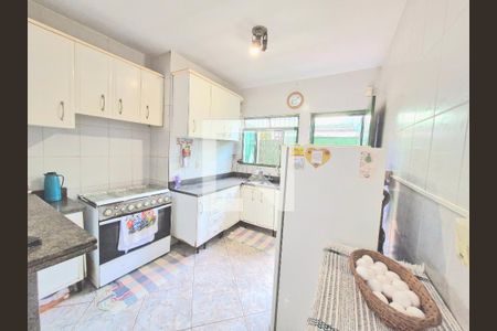 Casa à venda com 183m², 4 quartos e 4 vagas Casa à venda com 183m², 4 quartos e 4 vagasCozinha