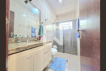 Casa à venda com 183m², 4 quartos e 4 vagas Casa à venda com 183m², 4 quartos e 4 vagasBanheiro social