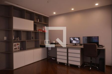 Casa à venda com 411m², 4 quartos e 6 vagasEscritório