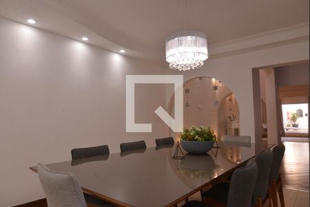 Casa à venda com 411m², 4 quartos e 6 vagasSala