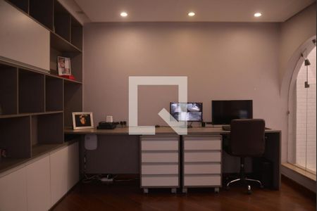 Casa à venda com 411m², 4 quartos e 6 vagasEscritório