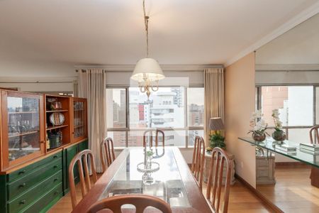 Apartamento à venda com 164m², 4 quartos e 2 vagas Apartamento à venda com 164m², 4 quartos e 2 vagasSala