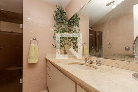 Apartamento à venda com 164m², 4 quartos e 2 vagas Apartamento à venda com 164m², 4 quartos e 2 vagasBanheiro da Suíte