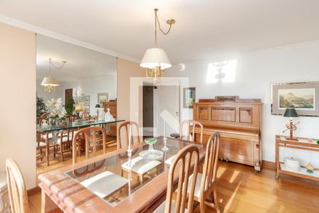 Apartamento à venda com 164m², 4 quartos e 2 vagas Apartamento à venda com 164m², 4 quartos e 2 vagasSala