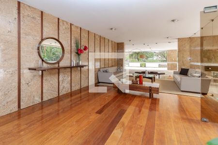 Apartamento à venda com 164m², 4 quartos e 2 vagas Apartamento à venda com 164m², 4 quartos e 2 vagasHall de Entrada