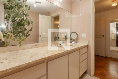 Apartamento à venda com 164m², 4 quartos e 2 vagas Apartamento à venda com 164m², 4 quartos e 2 vagasBanheiro da Suíte