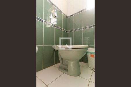 Casa à venda com 220m², 2 quartos e 6 vagasBanheiro da Suíte
