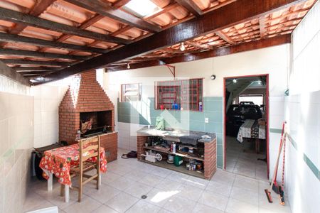 Casa à venda com 220m², 2 quartos e 6 vagasQuintal
