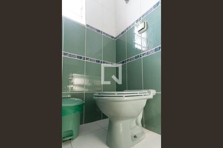 Casa à venda com 220m², 2 quartos e 6 vagasBanheiro