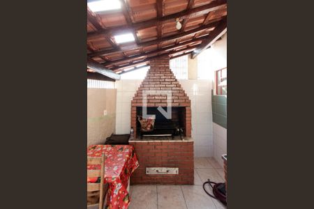 Casa à venda com 220m², 2 quartos e 6 vagasQuintal