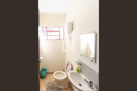 Casa à venda com 220m², 2 quartos e 6 vagasBanheiro da Garagem