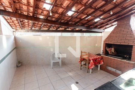 Casa à venda com 220m², 2 quartos e 6 vagasQuintal