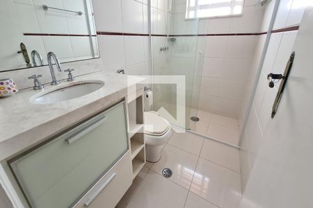 Casa à venda com 410m², 4 quartos e 5 vagasBanheiro da Suíte 2