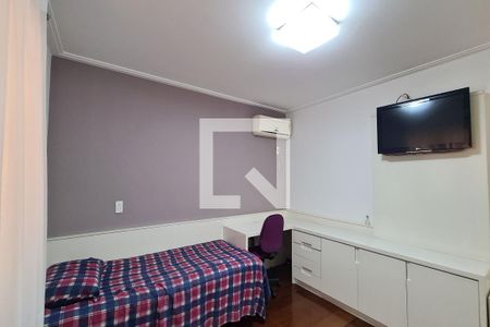 Casa à venda com 410m², 4 quartos e 5 vagasSuíte 2